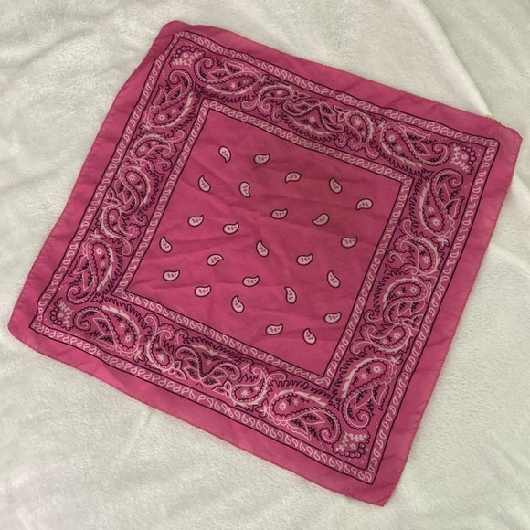 Accessories - Pink and white paisley kerchief / bandana